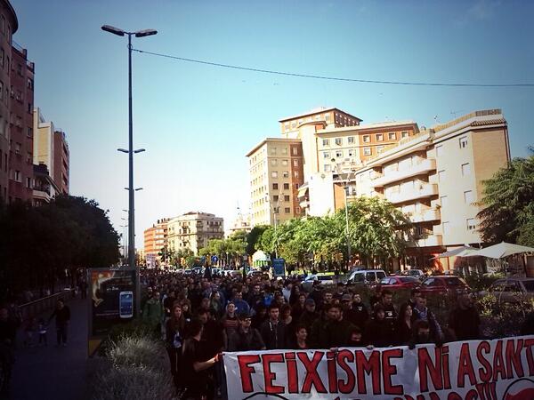 Capçalera de la manifestació de Sants cap a Pl. Universitat