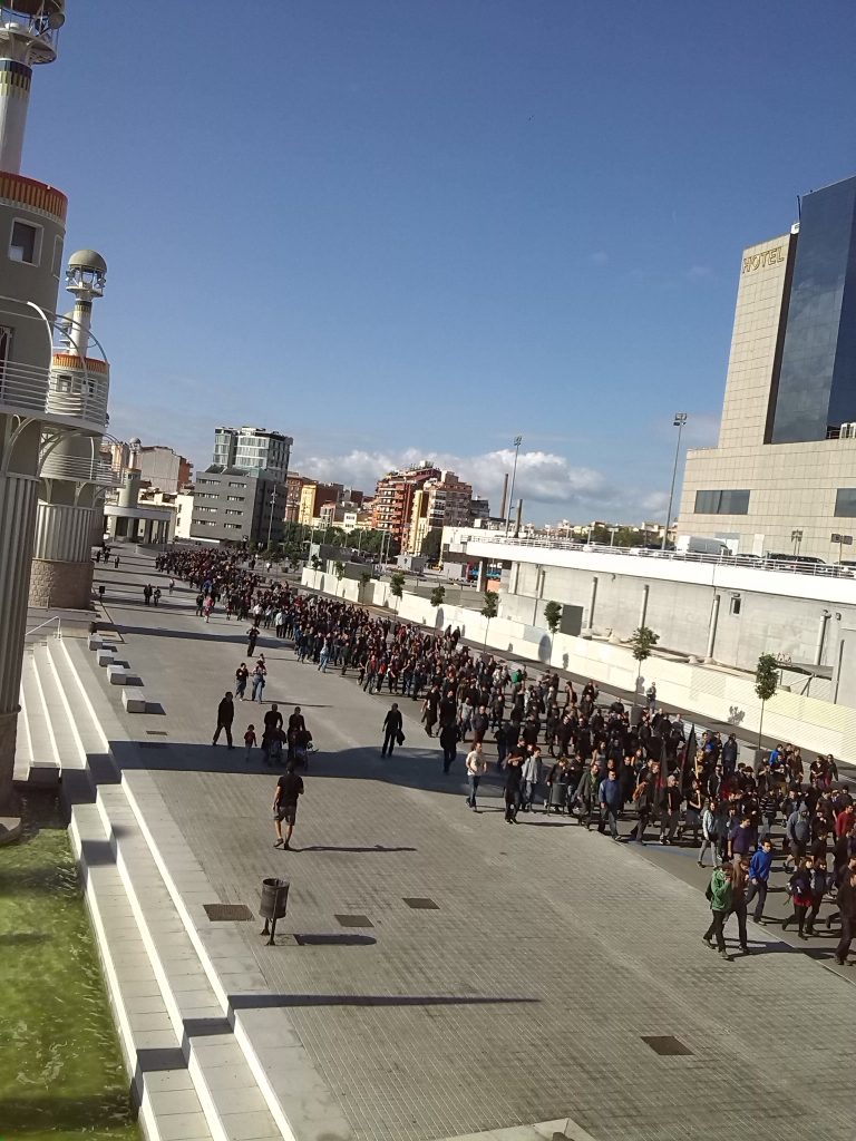 Dissabte 12, pas de la manifestació per l'estació de Sants