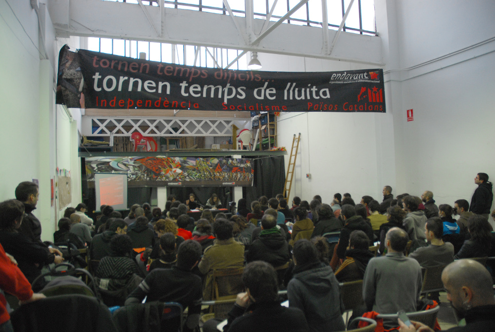 Més de 150 persones assisteixen a l'escola de formació d'Endavant a Sabadell