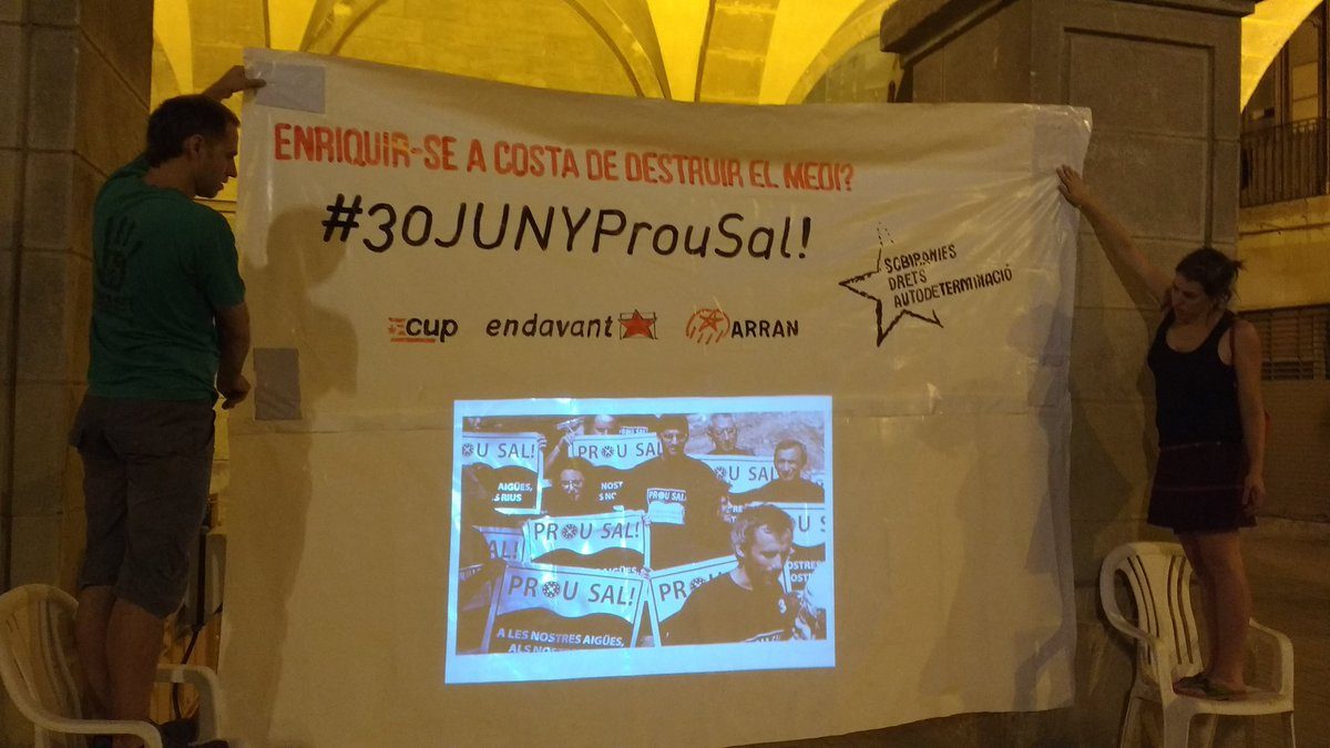 Endavant dóna suport a l'acció de Prou Sal!
