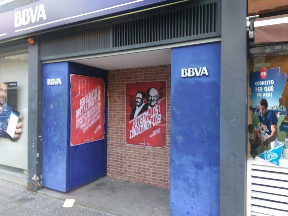 90 seus del BBVA encartellades i 20 de tapiades arreu dels Països Catalans per reclamar el dret a l'habitatge i que es jutgi i condemni els responsables de l'estafa bancària