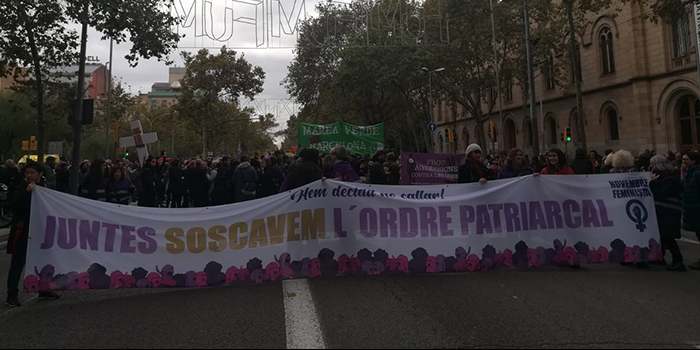 El moviment feminista respon amb força arreu dels Països Catalans pel 25-N