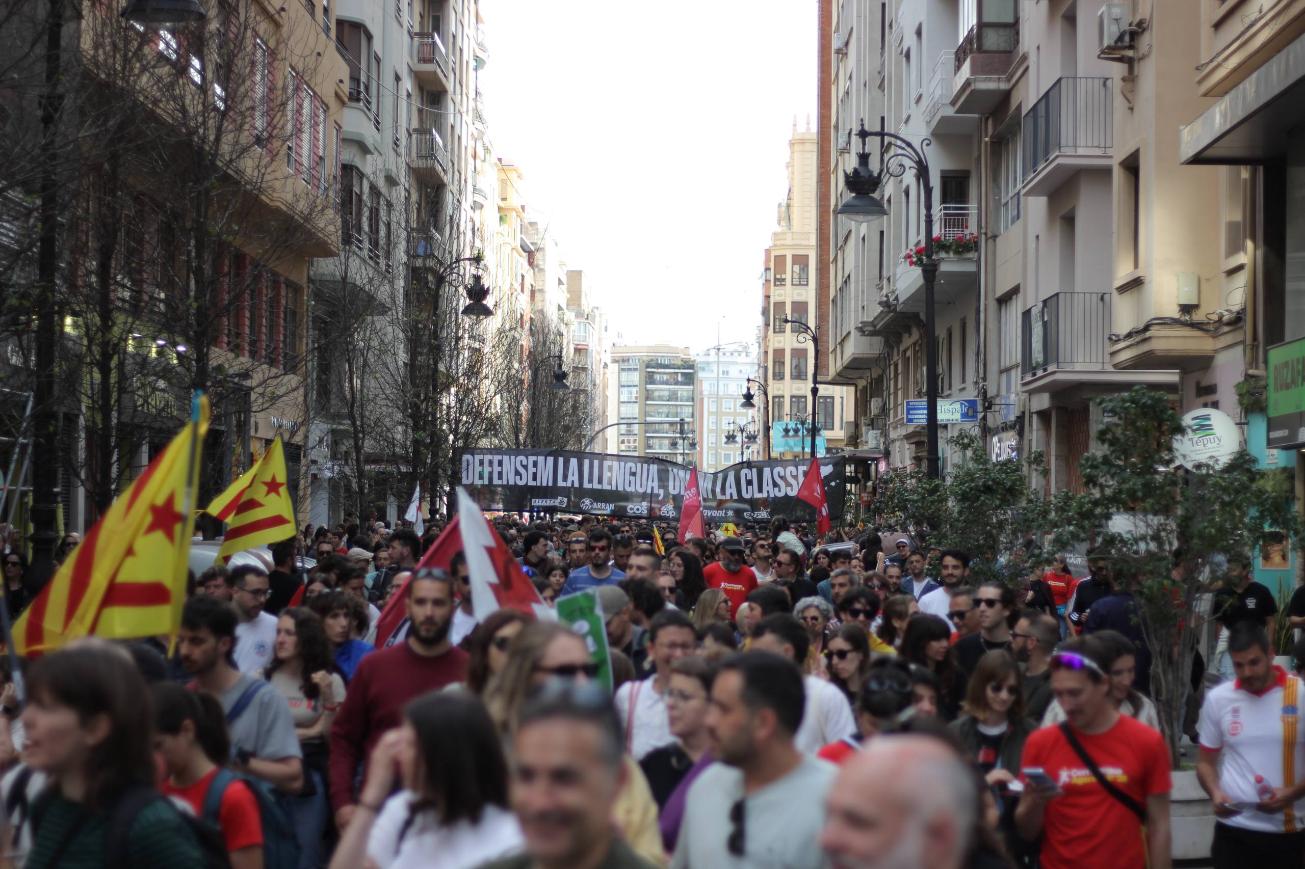 Un 25 d’abril multitudinari desborda els carrers de València: breu valoració i apunts per a continuar